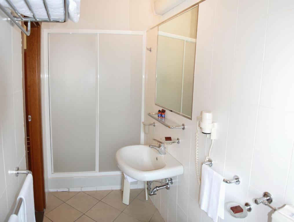 Hotel Olimpic Castel Maggiore Luaran gambar