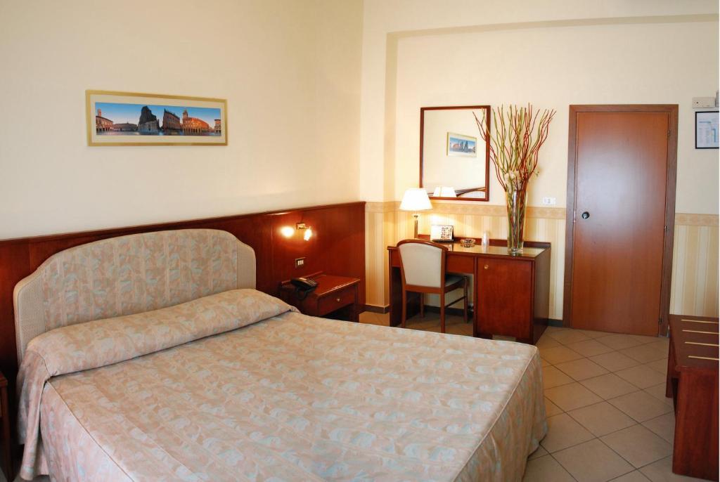 Hotel Olimpic Castel Maggiore Luaran gambar