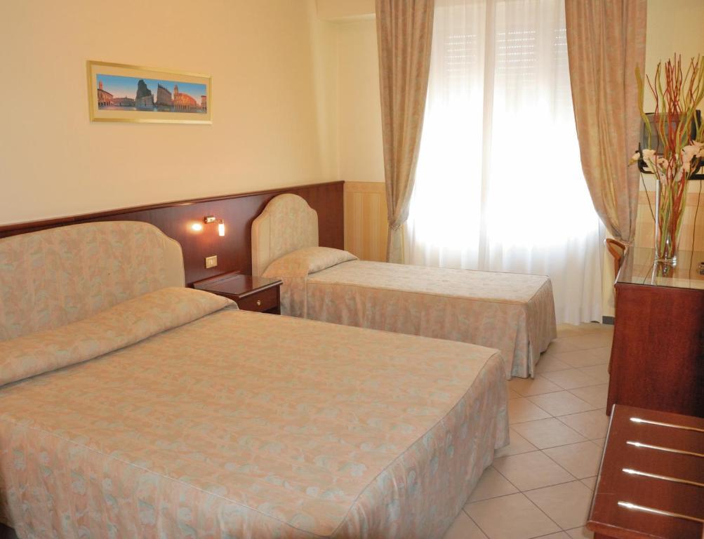 Hotel Olimpic Castel Maggiore Luaran gambar